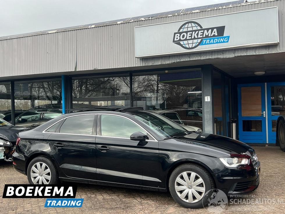 Audi A3 Limousine 1.6 TDI 110PK Pro Line Panorama Navigatie Airco
