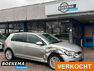Auto incidentate Volkswagen Golf 1.2 TSI Trend Edition AppleCar Climate Stoelverw. Cruise 2014/12