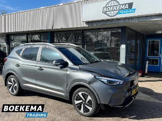 skadebil auto MG ZS EV Long Range Luxury 70 kWh Panorama Leer Camera Navigatie 2023/12