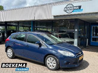 Schadeauto Ford Focus 1.6 EcoBoost 150PK Lease Navigatie Cruise PDC Trekhaak 2012/1