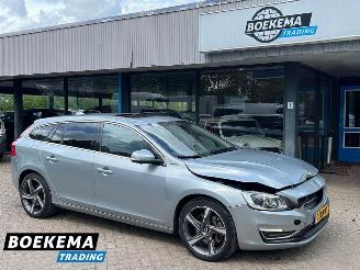 Coche accidentado Volvo V-60 2.4 D6 AWD Plug-In Hybrid Summum Navigatie Memory Keyless Trekhaak 2015/3