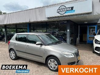 krockskadad bil auto Skoda Fabia 1.6-16V Ambiente Automaat Airco Stoelverwarming PDC Trekhaak 2008/10