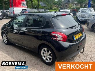 Peugeot 208 1.2 VTi Oxygo Cruise Navi Clima Trekhaak picture 3