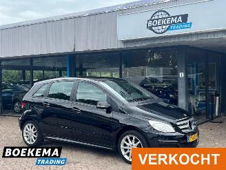 Schadeauto Mercedes B-klasse 160 Business Class Stoelverwarming Navi Trekhaak 2010/10