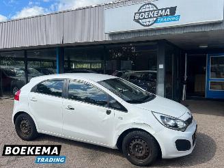 Auto incidentate Kia Rio 1.2 CVVT Comfort Pack Navi Airco Cruise 2013/8