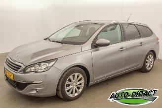 Voiture accidenté Peugeot 308 SW 1.2 PureTech Navi Clima Style 2017/2