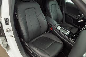 Mercedes A-klasse A180 Motor loopt Luxury Line Automaat Koppakking defect picture 20