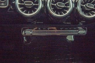 Mercedes A-klasse A180 Motor loopt Luxury Line Automaat Koppakking defect picture 8