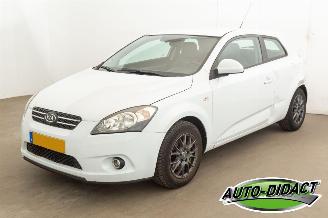 krockskadad bil auto Kia Pro cee d 1.6 Clima X-clusive 2009/10