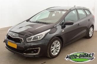 Schadeauto Kia Cee d 1.6 GDI 117.593 Clima Navi Camera ComfortPlusLine Navigator 2018/1