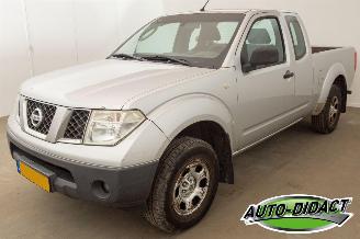 skadebil bedrijf Nissan Navara 2.5 dCi XE King Cab 2007/11