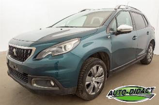 Unfallwagen Peugeot 2008 1.2 Access Clima Navi 2017/4