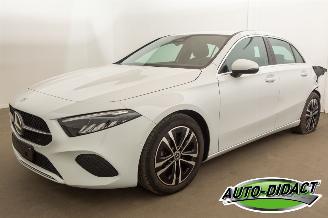Unfallwagen Mercedes A-klasse A180 Automaat Digi Dash Navi Camera 2023/6