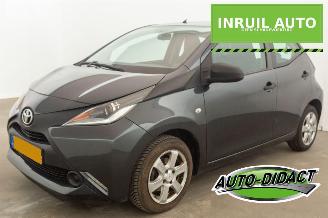 krockskadad bil auto Toyota Aygo 1.0 VVT-i X-Now Airco inruil auto 2016/2