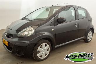 krockskadad bil auto Toyota Aygo 1.0-12V Comfort Navigator 2011/1