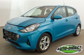 damaged passenger cars Hyundai I-10 1.0 49kW Automaat 31.592 km Airco Navi Camera 2021/7