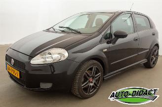 damaged passenger cars Fiat Grande Punto 1.3 M-Jet Actual 110.372 km NAP Airco 2011/3