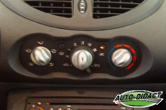Renault Twingo 1.2-16V Airco 72.428 km NAP 1e eigenaar Authentique picture 7