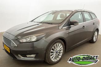 Voiture accidenté Ford Focus 1.0 92 kw VERBRUIKT KOELVLOEISTOF Navi Clima Titanium Edition 2015/12