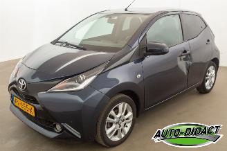 Voiture accidenté Toyota Aygo 1.0 X-Joy Navi Camera Clima VVT-i 2017/9