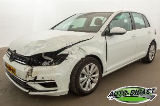 krockskadad bil auto Volkswagen Golf 1.6 TDI Navi Clima Comfortline 2019/8