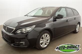 Unfallwagen Peugeot 308 1.2 PureTech Navi Pano Blue Lease Executive Id	174281 2018/11