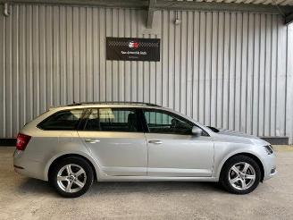 Skoda Octavia Combi Ambition Navigation picture 6
