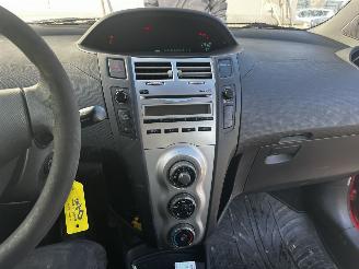 Toyota Yaris 1.0 VVTI Idols picture 24