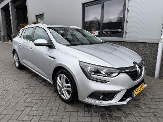 krockskadad bil auto Renault Mégane Estate 1.5 dCi Limited 2017/10