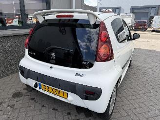 Peugeot 107 1.0 Sportium picture 5