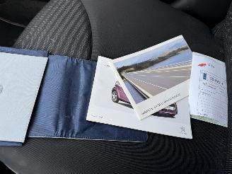 Peugeot 107 1.0 Sportium picture 17