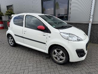 Peugeot 107 1.0 Sportium picture 2