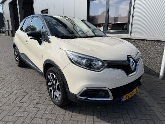 Damaged car Renault Captur 0.9 TCe Dynamique 2016/10