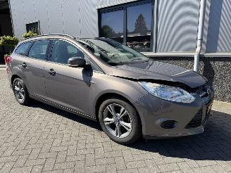 skadebil auto Ford Focus 1.0 EcoBoost Edition 2013/11
