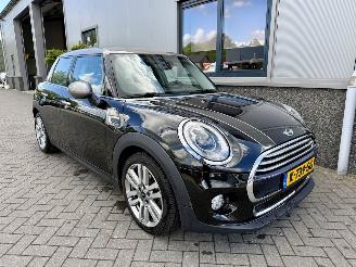 Damaged car Mini Cooper 1.5 Cooper Chili Serious Business 2017/6