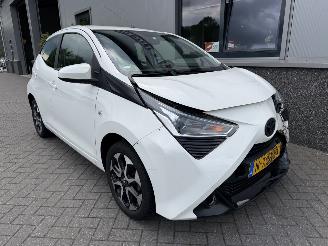 uszkodzony samochody osobowe Toyota Aygo 1.0 VVT-i x-joy 2019/6