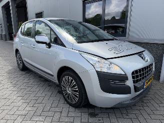 Damaged car Peugeot 3008 1.6 VTi Blue Lease 2012/5