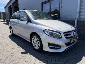 krockskadad bil auto Mercedes B-klasse 180 d Ambition 2016/7