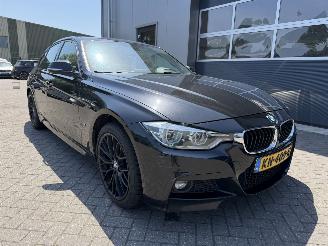 skadebil auto BMW 3-serie 330e M-Sport Sedan 2016/10
