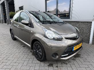 damaged passenger cars Toyota Aygo 1.0 VVT-i Aspiration 2012/3