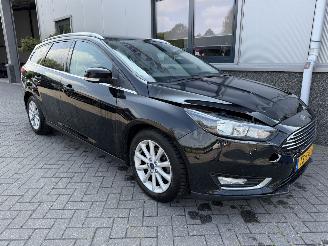 Vaurioauto  passenger cars Ford Focus 1.0 Trend Wagon Automaat 2017/12
