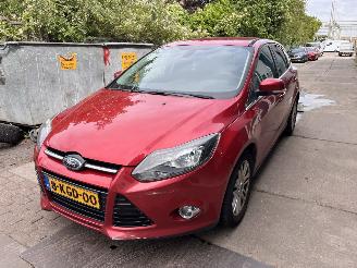 Coche accidentado Ford Focus 1.0 ecoboost 2013/4