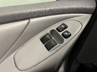 Nissan Almera Almera Tino (V10M) MPV 1.8 16V (QG18DE) [85kW]  (12-2002/02-2006) picture 14