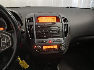 Kia Cee d Cee'd Sporty Wagon (EDF) Combi 1.4 16V (G4FA) [80kW]  (09-2007/12-2012=
) picture 17