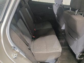 Kia Cee d Cee'd Sporty Wagon (EDF) Combi 1.4 16V (G4FA) [66kW]  (07-2009/12-2012=
) picture 10