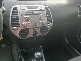 Hyundai I-20 i20 Hatchback 1.2i 16V (G4LA) [57kW]  (09-2008/12-2012) picture 15