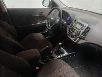 Hyundai I-30 i30 Crosswagon (WWH) Combi 1.4 CVVT 16V (G4FA) [80kW]  (11-2009/06-201=
2) picture 9