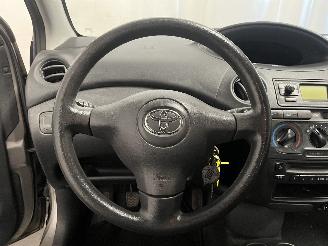 Toyota Yaris Yaris (P1) Hatchback 1.3 16V VVT-i (2SZFE) [64kW]  (04-2002/09-2005) picture 18