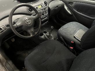 Toyota Yaris Yaris (P1) Hatchback 1.3 16V VVT-i (2SZFE) [64kW]  (04-2002/09-2005) picture 11