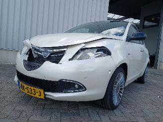 Lancia Ypsilon Ypsilon (312) Hatchback 0.9 TwinAir 85 (312.A.2000(Euro 5)) [63kW]  (0=
5-2011/...) picture 3